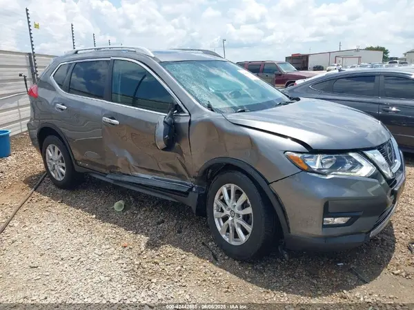 5N1AT2MV8HC832141 2017 NISSAN ROGUE - Image 1