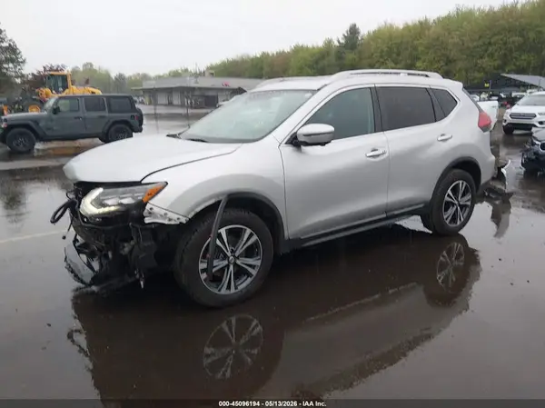 5N1AT2MV8HC845486 2017 NISSAN ROGUE - Image 2