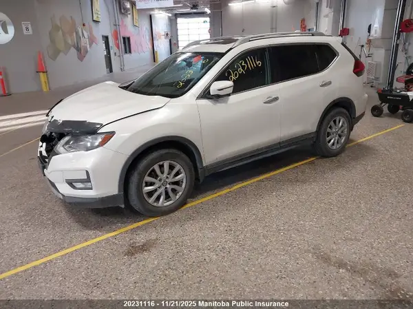 5N1AT2MV8HC852678 2017 NISSAN ROGUE - Image 2
