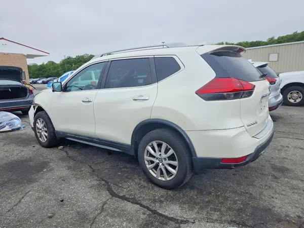 5N1AT2MV8HC856746 2017 NISSAN ROGUE - Image 2
