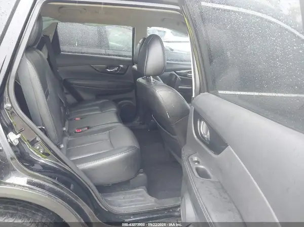 5N1AT2MV8HC875085 2017 NISSAN ROGUE - Image 8