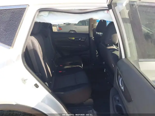 5N1AT2MV8HC882490 2017 NISSAN ROGUE - Image 8