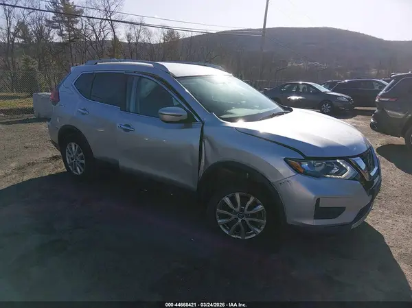 5N1AT2MV8HC892601 2017 NISSAN ROGUE - Image 1