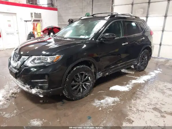 5N1AT2MV8HC895725 2017 NISSAN ROGUE - Image 2