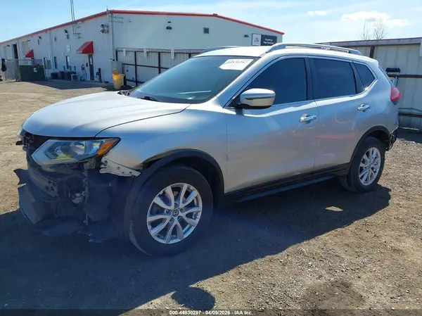 5N1AT2MV8JC711759 2018 NISSAN ROGUE - Image 2