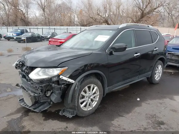 5N1AT2MV8JC713060 2018 NISSAN ROGUE - Image 2