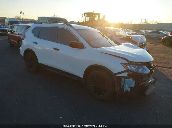 5N1AT2MV8JC727878 2018 NISSAN ROGUE - Image 1