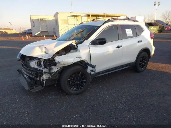 5N1AT2MV8JC727878 2018 NISSAN ROGUE - Image 2