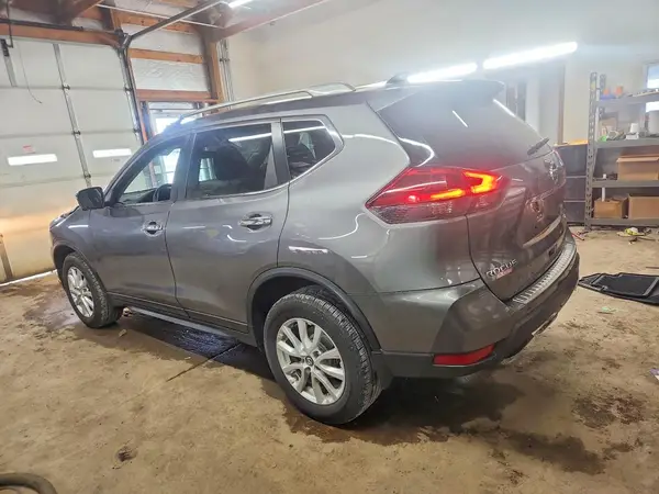 5N1AT2MV8JC733258 2018 NISSAN ROGUE - Image 2