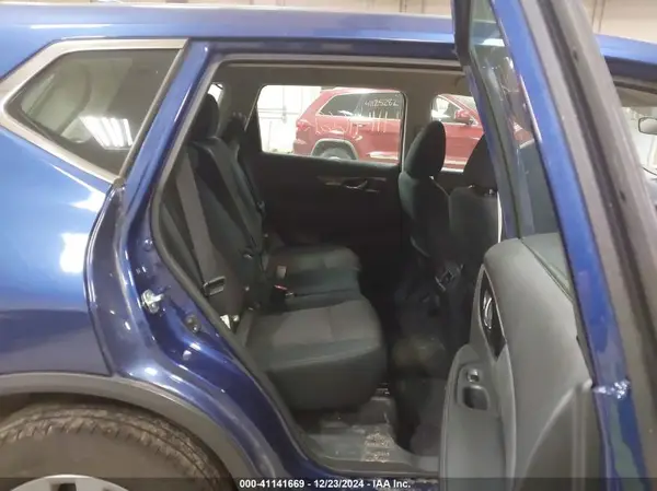 5N1AT2MV8JC735527 2018 NISSAN ROGUE - Image 8