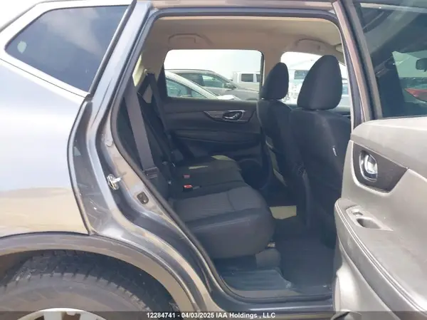5N1AT2MV8JC735916 2018 NISSAN ROGUE - Image 8