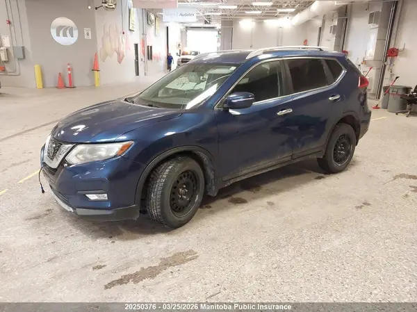 5N1AT2MV8JC740226 2018 NISSAN ROGUE - Image 2