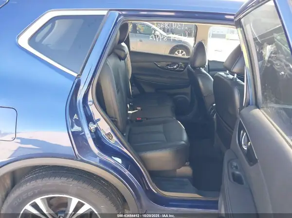 5N1AT2MV8JC742641 2018 NISSAN ROGUE - Image 8