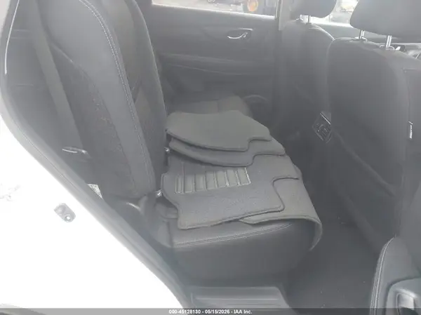 5N1AT2MV8JC743322 2018 NISSAN ROGUE - Image 8