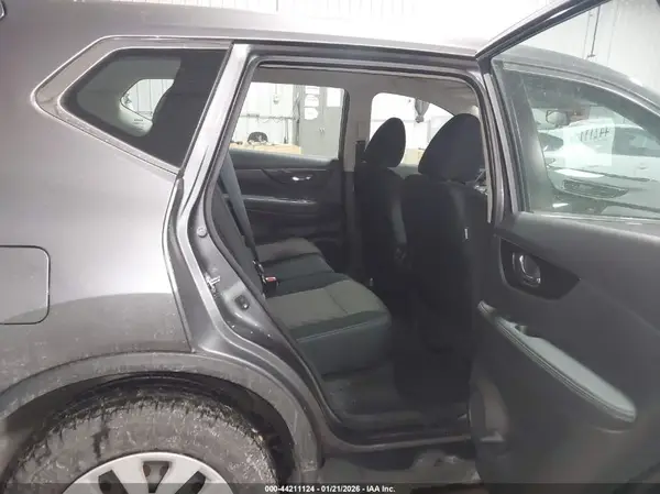 5N1AT2MV8JC743725 2018 NISSAN ROGUE - Image 8