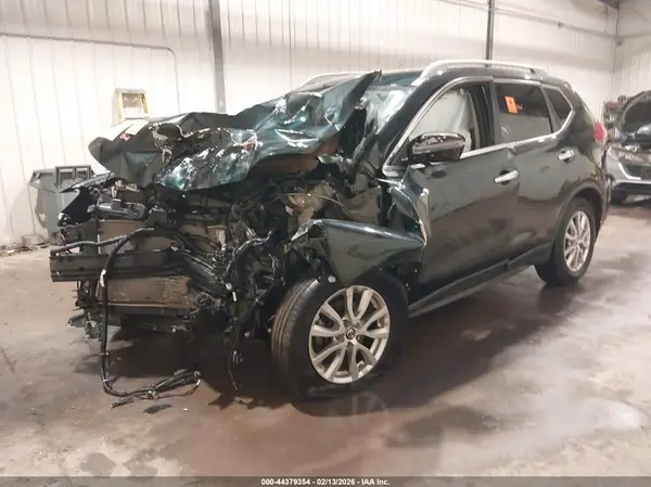 5N1AT2MV8JC744650 2018 NISSAN ROGUE - Image 2