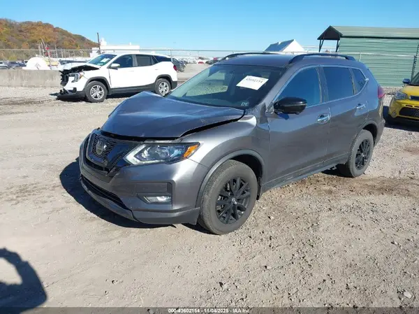 5N1AT2MV8JC755390 2018 NISSAN ROGUE - Image 2