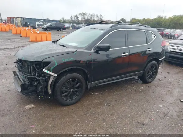 5N1AT2MV8JC758354 2018 NISSAN ROGUE - Image 2