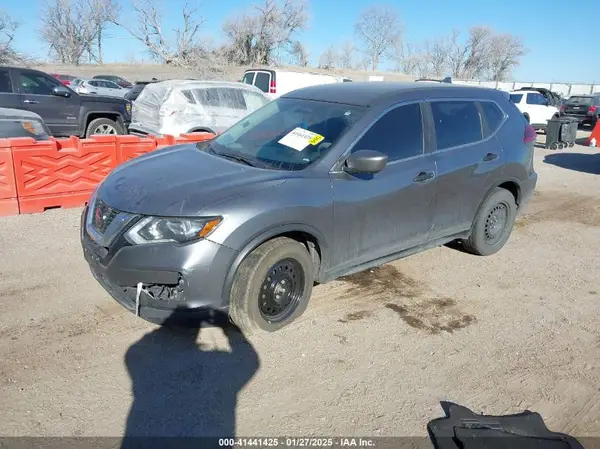 5N1AT2MV8JC786526 2018 NISSAN ROGUE - Image 2