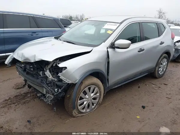 5N1AT2MV8JC790348 2018 NISSAN ROGUE - Image 2