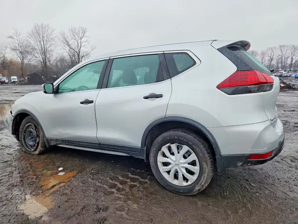 5N1AT2MV8JC792665 2018 NISSAN ROGUE - Image 2