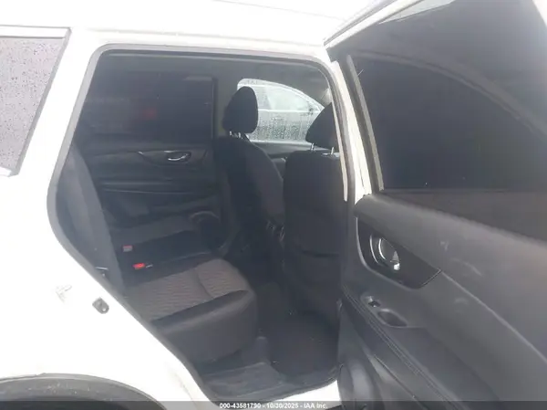 5N1AT2MV8JC792844 2018 NISSAN ROGUE - Image 8