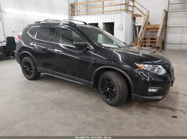 5N1AT2MV8JC795369 2018 NISSAN ROGUE - Image 1