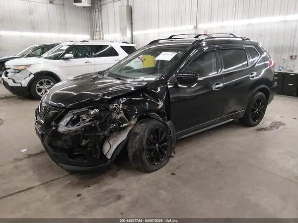 5N1AT2MV8JC795369 2018 NISSAN ROGUE - Image 2