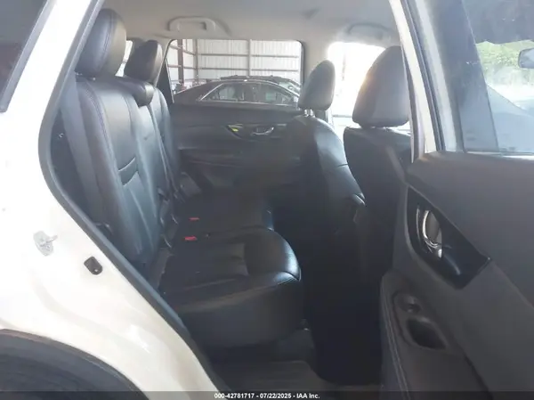 5N1AT2MV8JC796702 2018 NISSAN ROGUE - Image 8