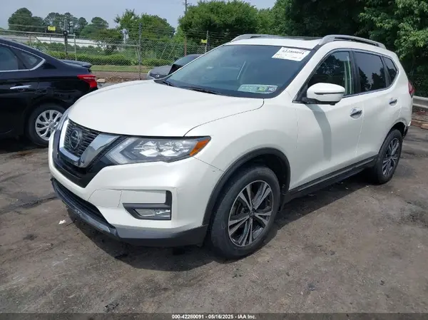 5N1AT2MV8JC796893 2018 NISSAN ROGUE - Image 2