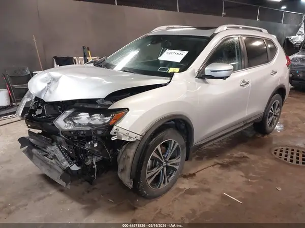 5N1AT2MV8JC800215 2018 NISSAN ROGUE - Image 2