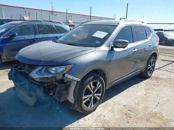 5N1AT2MV8JC803275 2018 NISSAN ROGUE - Image 2