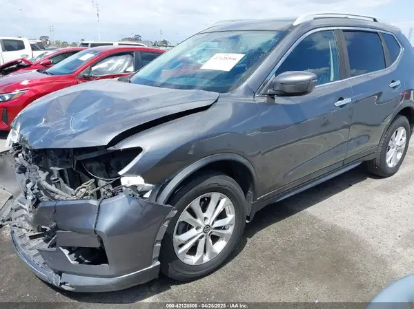 5N1AT2MV8JC806984 2018 NISSAN ROGUE - Image 2