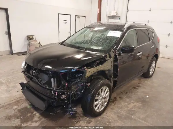 5N1AT2MV8JC809111 2018 NISSAN ROGUE - Image 2