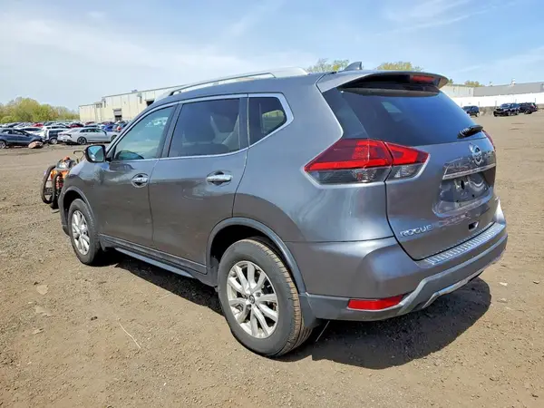 5N1AT2MV8JC814132 2018 NISSAN ROGUE - Image 2