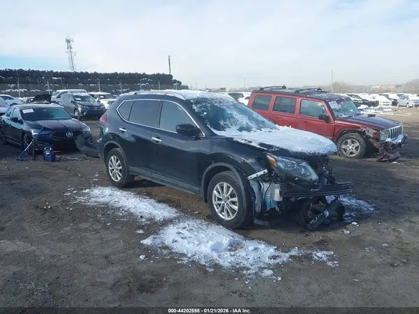 5N1AT2MV8JC815460 2018 NISSAN ROGUE - Image 1
