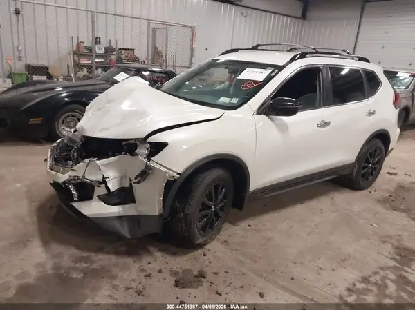 5N1AT2MV8JC816091 2018 NISSAN ROGUE - Image 2