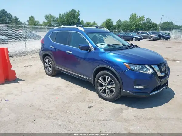 5N1AT2MV8JC825731 2018 NISSAN ROGUE - Image 1