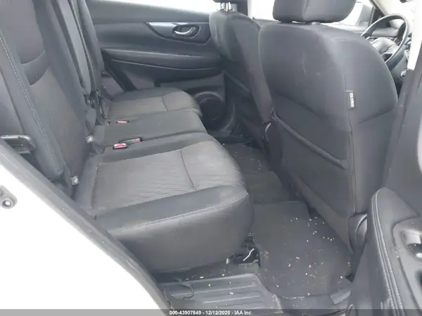 5N1AT2MV8JC827981 2018 NISSAN ROGUE - Image 8