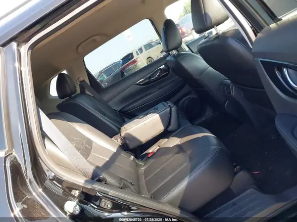5N1AT2MV8JC830637 2018 NISSAN ROGUE - Image 8