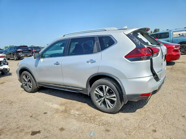 5N1AT2MV8JC839810 2018 NISSAN ROGUE - Image 2