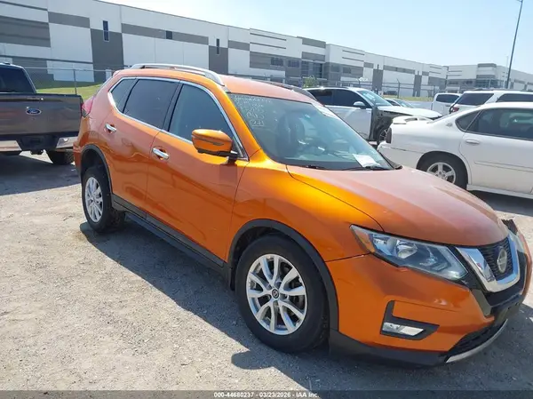 5N1AT2MV8JC846871 2018 NISSAN ROGUE - Image 1
