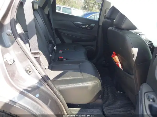 5N1AT2MV8KC748666 2019 NISSAN ROGUE - Image 8