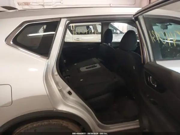 5N1AT2MV9HC731996 2017 NISSAN ROGUE - Image 8
