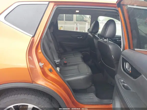 5N1AT2MV9HC740049 2017 NISSAN ROGUE - Image 8