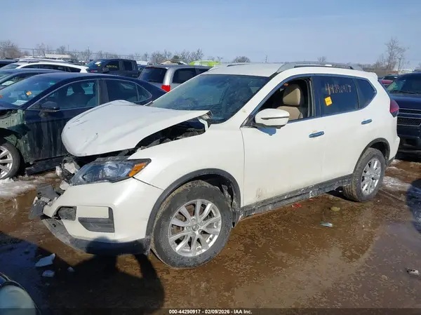 5N1AT2MV9HC742934 2017 NISSAN ROGUE - Image 2