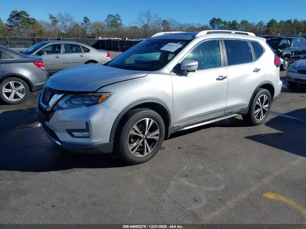 5N1AT2MV9HC743226 2017 NISSAN ROGUE - Image 2