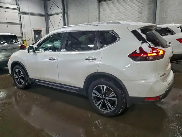 5N1AT2MV9HC745638 2017 NISSAN ROGUE - Image 2