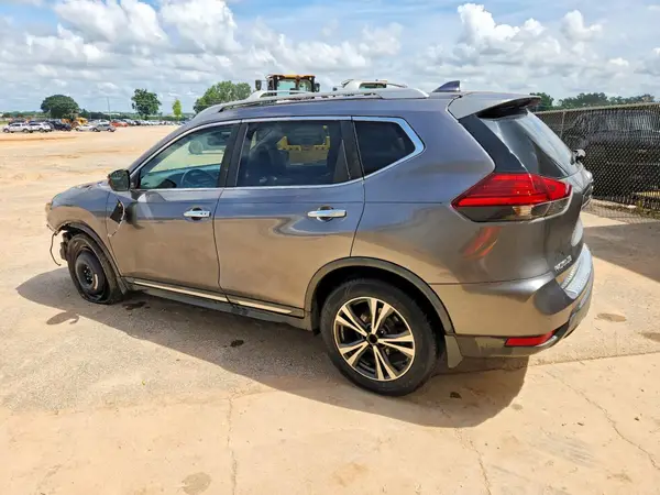 5N1AT2MV9HC748085 2017 NISSAN ROGUE - Image 2