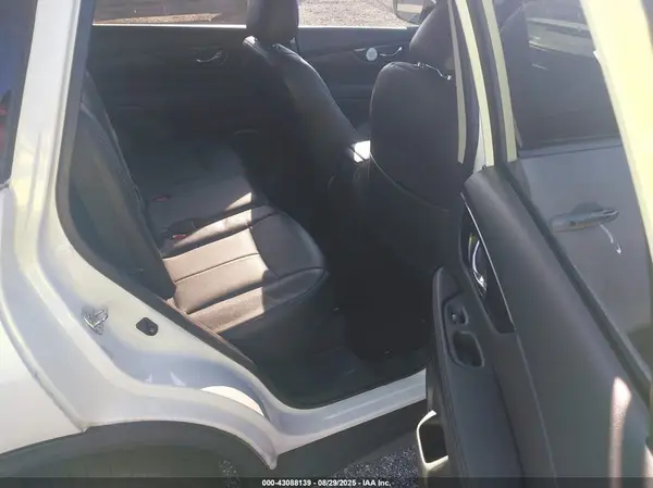 5N1AT2MV9HC748183 2017 NISSAN ROGUE - Image 8